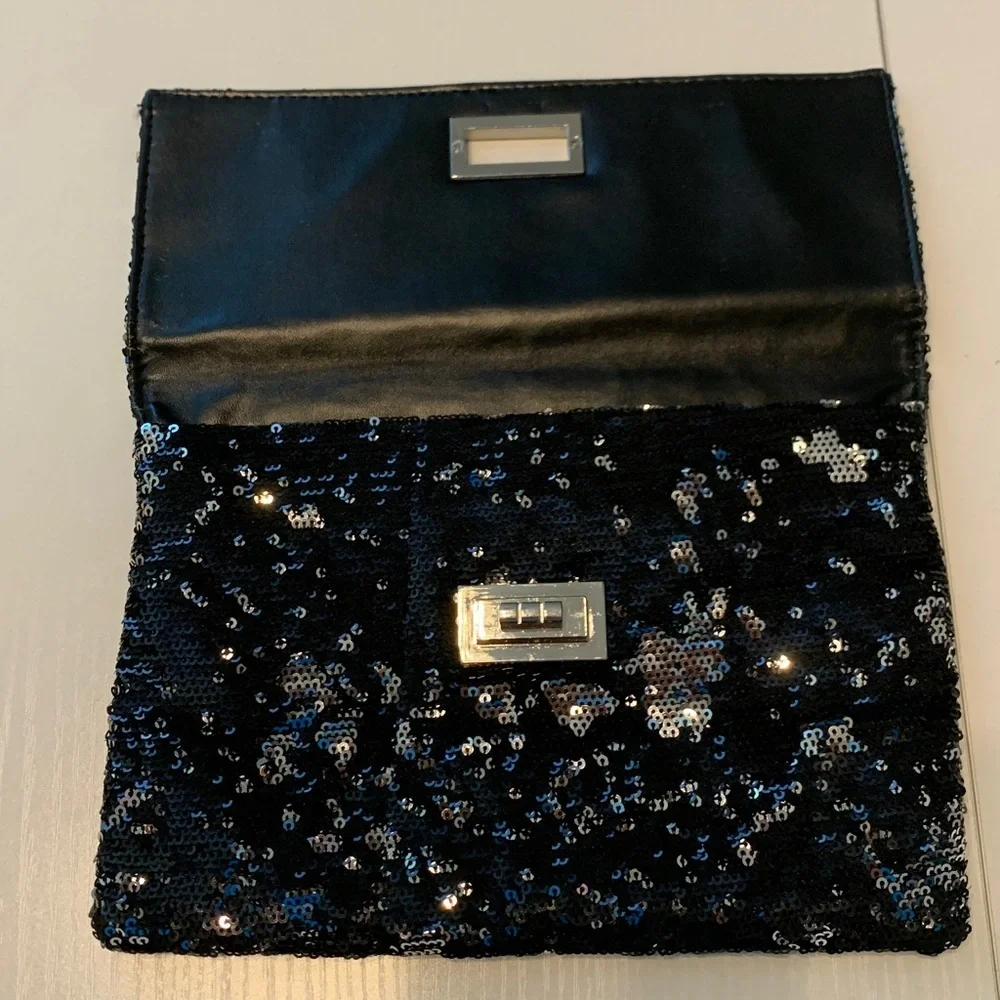 Mossimo Clutch